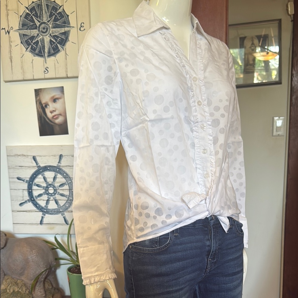 NWT northern reflections size small White Polka Dot Button-Up Shirt